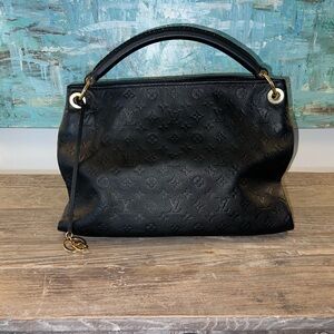 Pristine Black Artsy Louis Vuitton Handbag